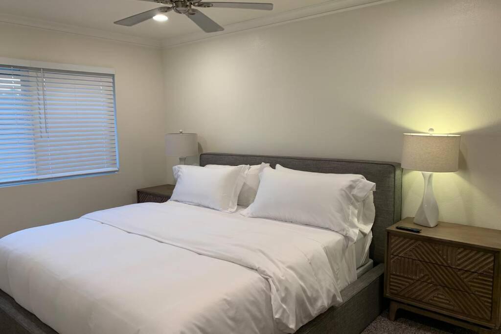 City Center Villa - Pool, Patio & Close To Beach! ฮันติงตันบีช ภายนอก รูปภาพ
